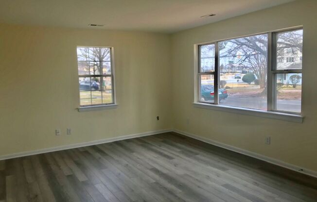 Must see this Adorable 3 bedroom 1 bath home in a Cu Da Sac. Conveniently close to Uptown, NODA, and Southend