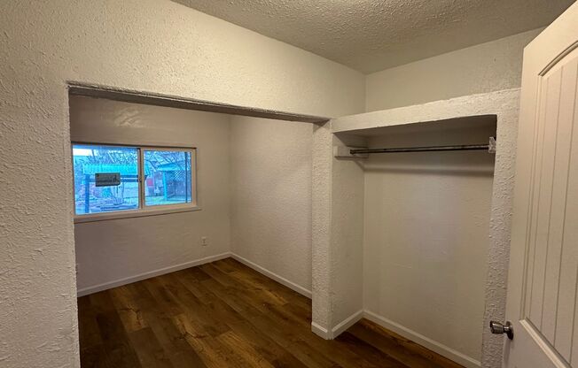 3 beds, 1 bath, $1,300