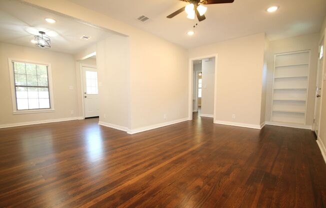 2/1 Bungalow style House in FABULOUS Fort Worth neighborhood ~ Hardwood Wood Floors All Throughout ~ Abundance of Natural Light! ~  Granite Countertops w/ Stainless Steel Appliances in Kitchen ~ MOVE-In READY!