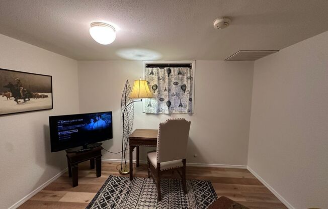 1 bed, 1 bath, $1,395, Unit 520 Douglas St - B