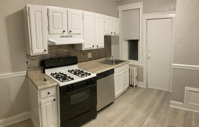 2 beds, 1 bath, 950 sqft, $2,300, Unit 4