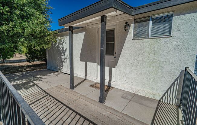 2 beds, 1 bath, $2,595