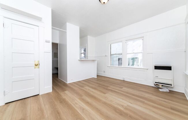 Studio, 1 bath, 300 sqft, $1,900, Unit Unit 6