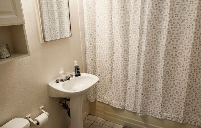 1 bed, 1 bath, 750 sqft, $650, Unit 1710 B