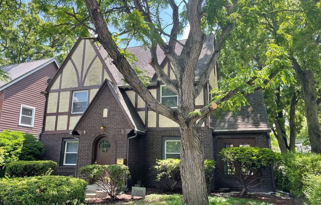1702 Lake