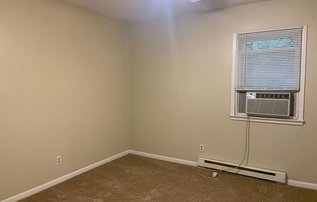 2 beds, 1 bath, $895