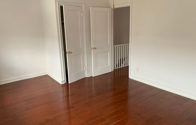 3 beds, 1 bath, $1,600