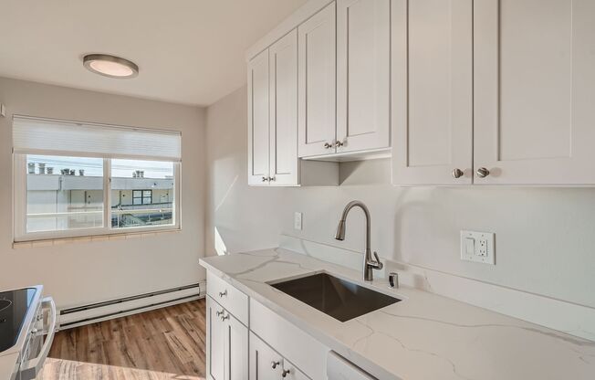 Spacious Apartment on Alki Beach!