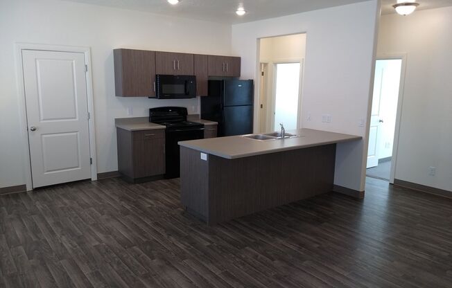 2 beds, 1 bath, 870 sqft, $1,225, Unit 21