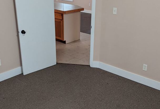 2 beds, 1 bath, $1,050