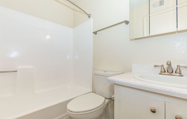 1 bed, 1 bath, 572 sqft, $1,350, Unit 210