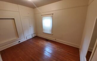 3 beds, 1 bath, 1,050 sqft, $1,995, Unit 336-06