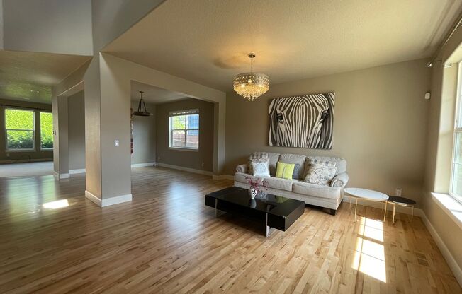 Beautiful 4 Bedroom| 2.5 Bathroom| + Office/Den!| In North Bethany's Bethany Lake Estates Community | *Excellent Location*