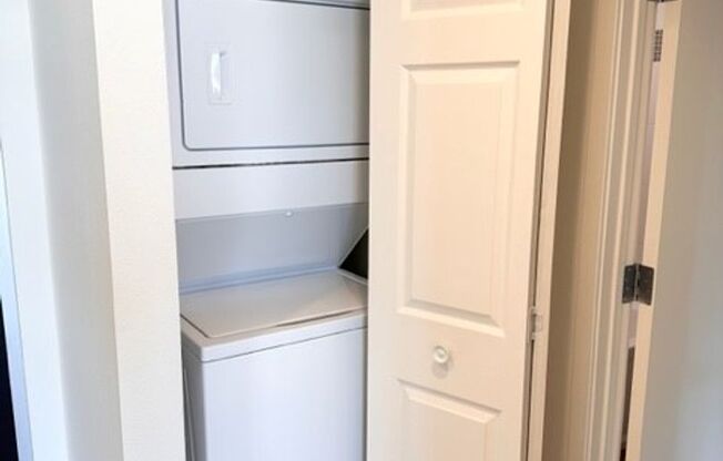 2 beds, 2 baths, 903 sqft, $3,595, Unit 412