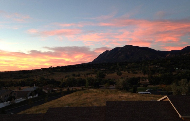 Incredible Location on this 3 Bedroom 2 Bath Condo with Amazing Mountain Views!!!