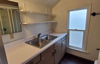 Studio, 1 bath, 200 sqft, $575, Unit D