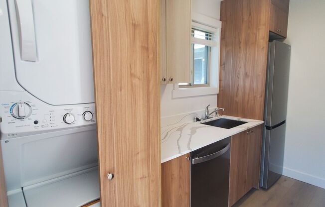 2 beds, 1 bath, 812 sqft, $3,050, Unit 101