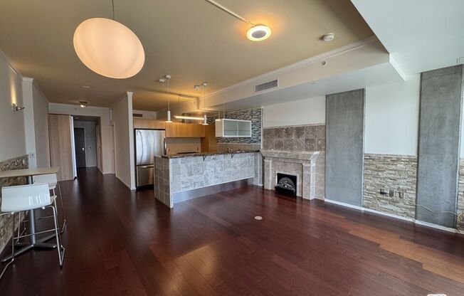 1 bed, 1 bath, 840 sqft, $2,600, Unit 910