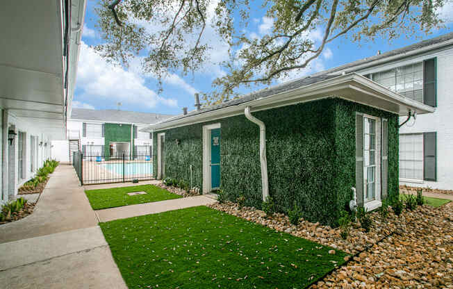 Laundry area at Bellaire Oaks Apartments, Houston, TX, 77096