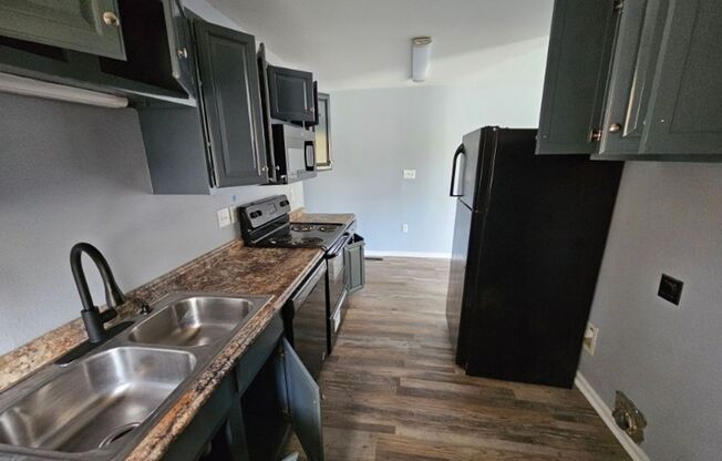 2 beds, 1 bath, $1,050