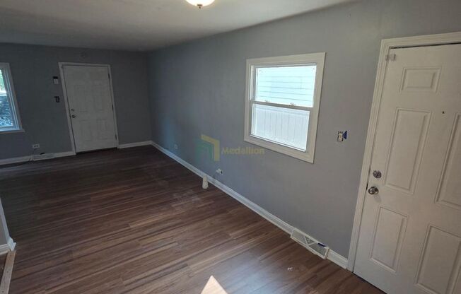 Welcome to 1702 W Edmaire Avenue in Morgan Park – Mobility Area Home near 115th & Vincennes!