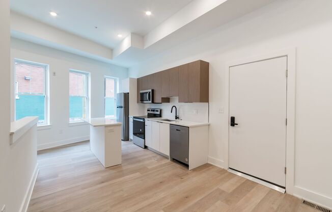 2 beds, 2 baths, 905 sqft, $1,535, Unit 1