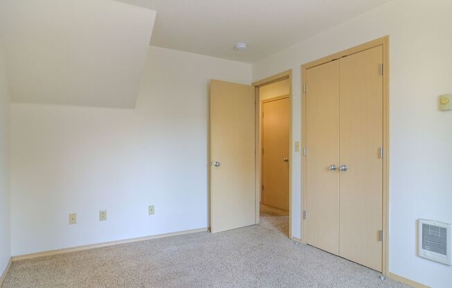 3 beds, 2 baths, $2,200, Unit 10