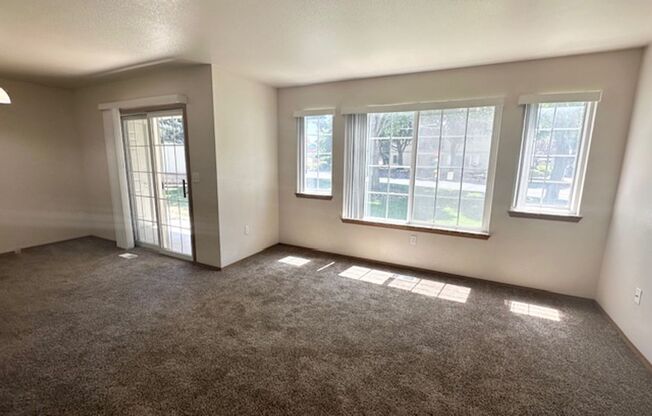 2 beds, 2 baths, $1,295