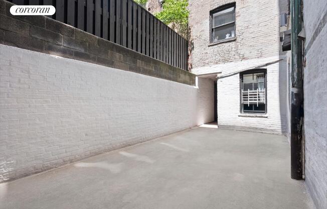 269 W 12 ST