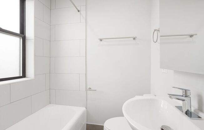 1 bed, 1 bath, 408 sqft, $1,850, Unit 7J