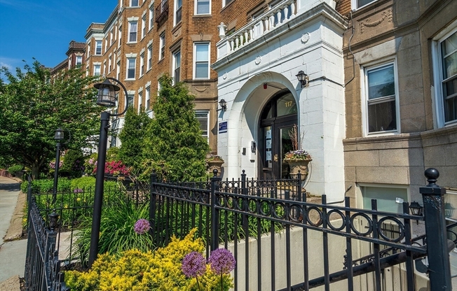 1 bed, 1 bath, 345 sqft, $2,700, Unit 16