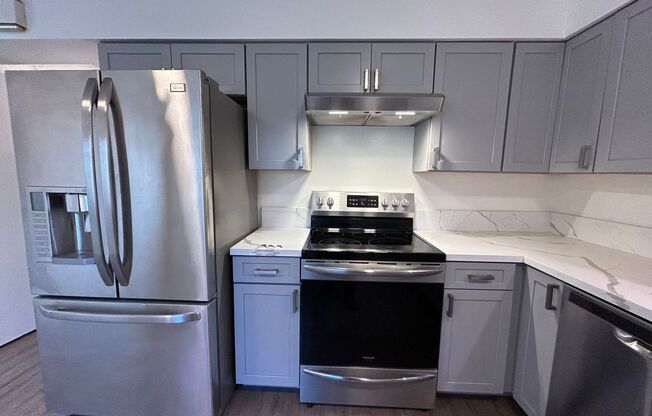 Spacious 3bdrm townhouse with washer/dryer & garage available NOW!