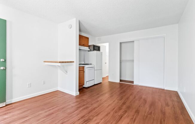 Studio, 1 bath, 273 sqft, $1,595, Unit A