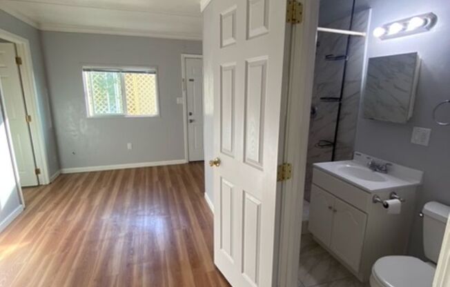 1 bed, 1 bath, 550 sqft, $2,300, Unit 35