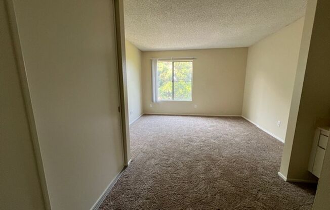 2 beds, 2 baths, $2,050, Unit 22