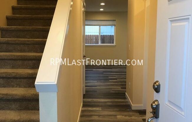 3 beds, 2.5 baths, 1,420 sqft, $2,200