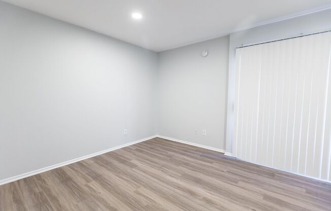 1 bed, 1 bath, 700 sqft, $1,667, Unit 301