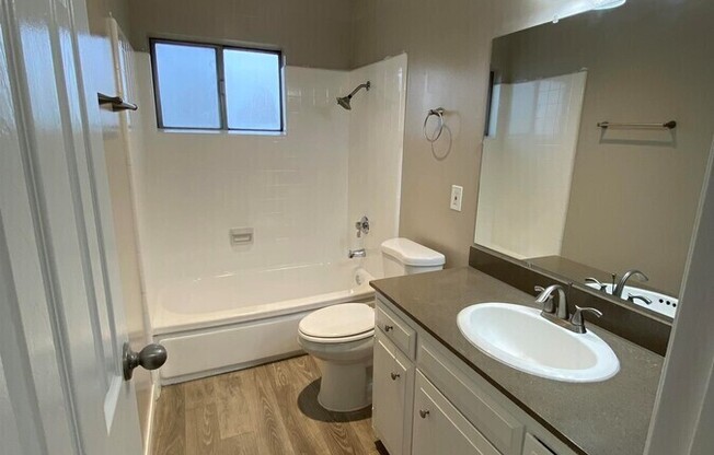 812 N AZUSA AVE