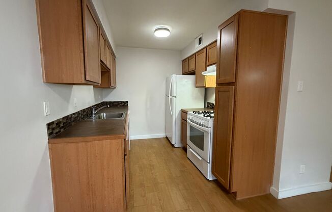 2 beds, 1 bath, 900 sqft, $1,145, Unit LAW13-106