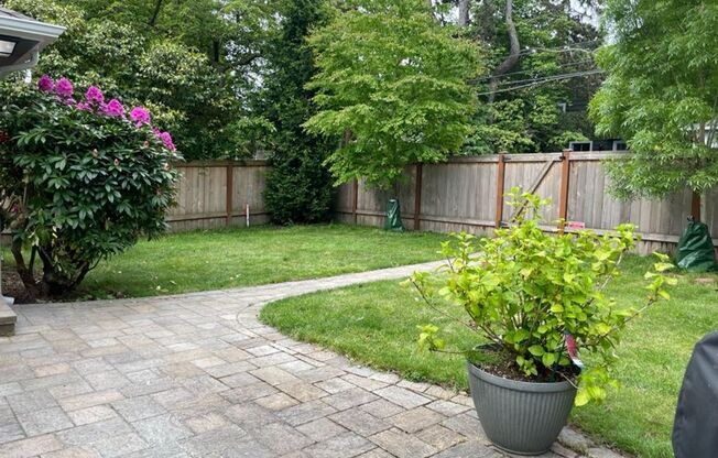 Beautifully remodeled home within minutes to Golden Garden and Shilshole Marina