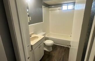 2 beds, 1 bath, 902 sqft, $1,430, Unit 48