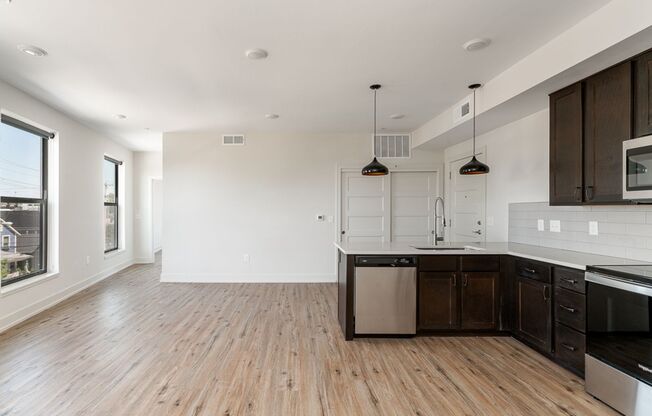 2 beds, 2 baths, $1,750, Unit 1050 N 4th St. Apt. 301