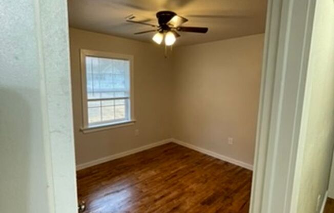 3 beds, 2 baths, $1,350