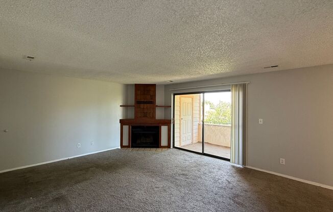 Spacious 2-bedroom Condo available in Aurora