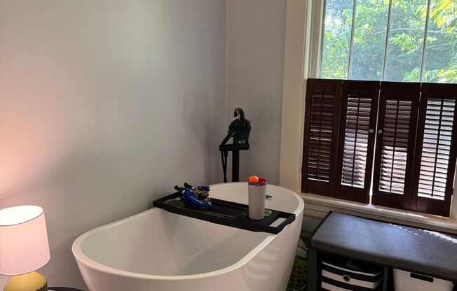 4 Bedroom || 3 Bathroom Home on 2 Acres