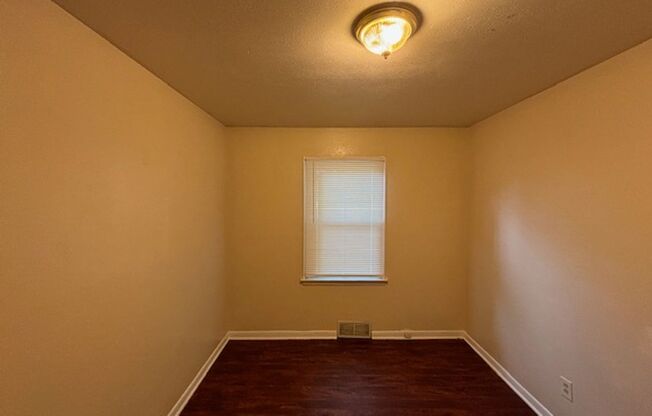 3 beds, 1 bath, $1,400