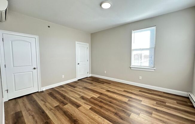 2 beds, 1 bath, $1,550, Unit 5 Hampshire St., Unit 3