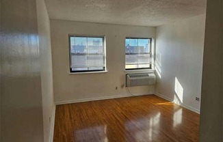 1 bed, 1 bath, $2,300, Unit 604D