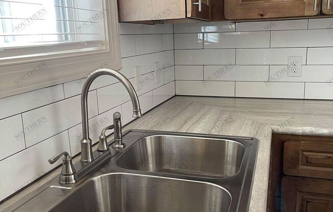 2 beds, 2 baths, 1,000 sqft, $1,300, Unit Suite 50