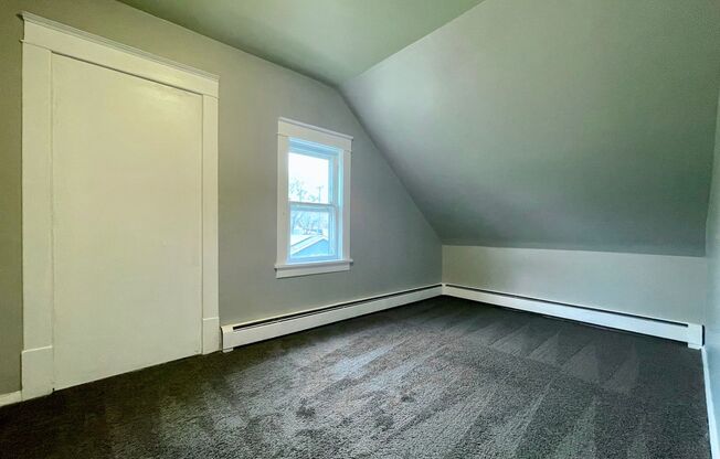 Wonderful 5 Bedroom 1.5 Bathroom Home in Minneapolis!